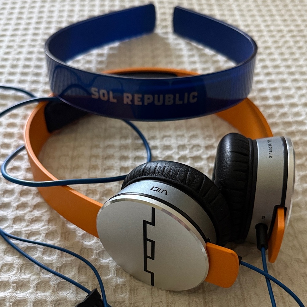 On-Ear Headphones - Orange and Black - Picture 3 of 5